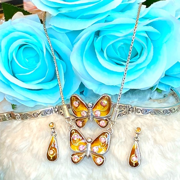 Bookmark my Closet “LIKE”♥️Get notified of sales♥️ - Picture 12 of 16